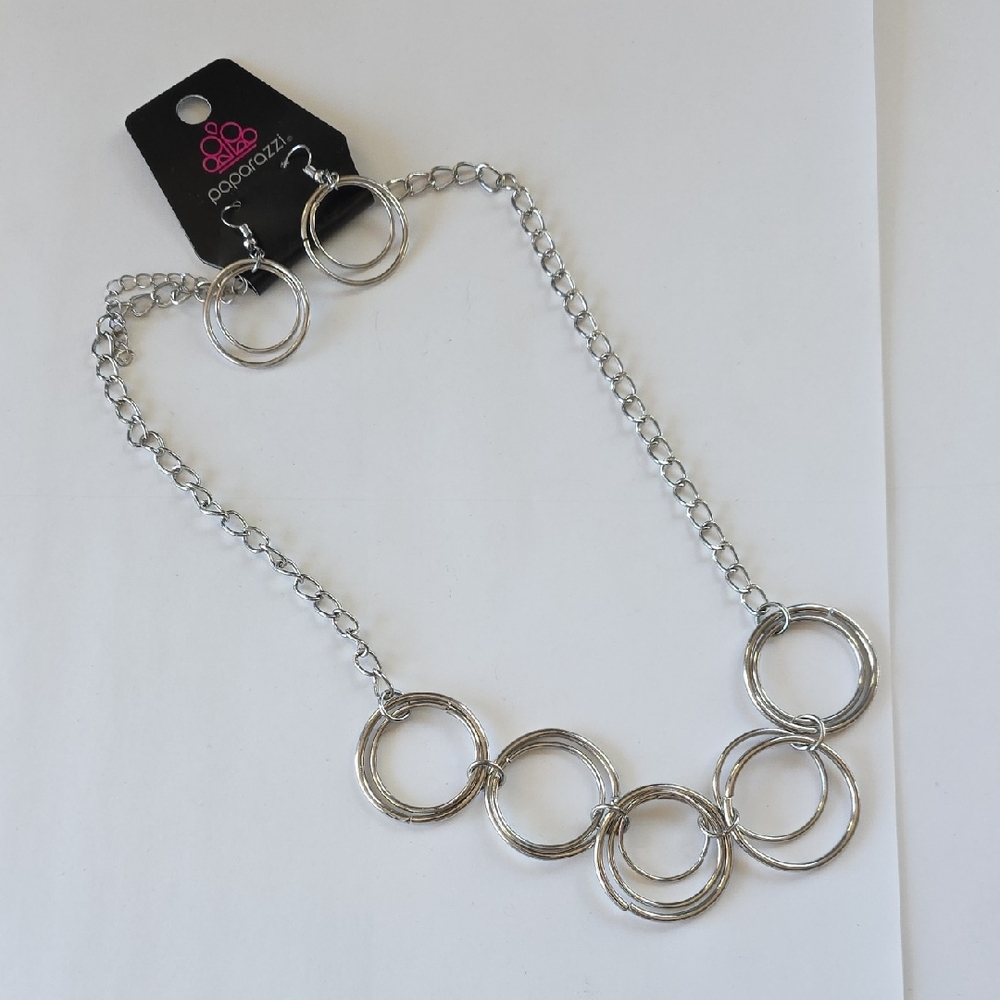 Paparazzi Silver Linked Circle Necklace Set